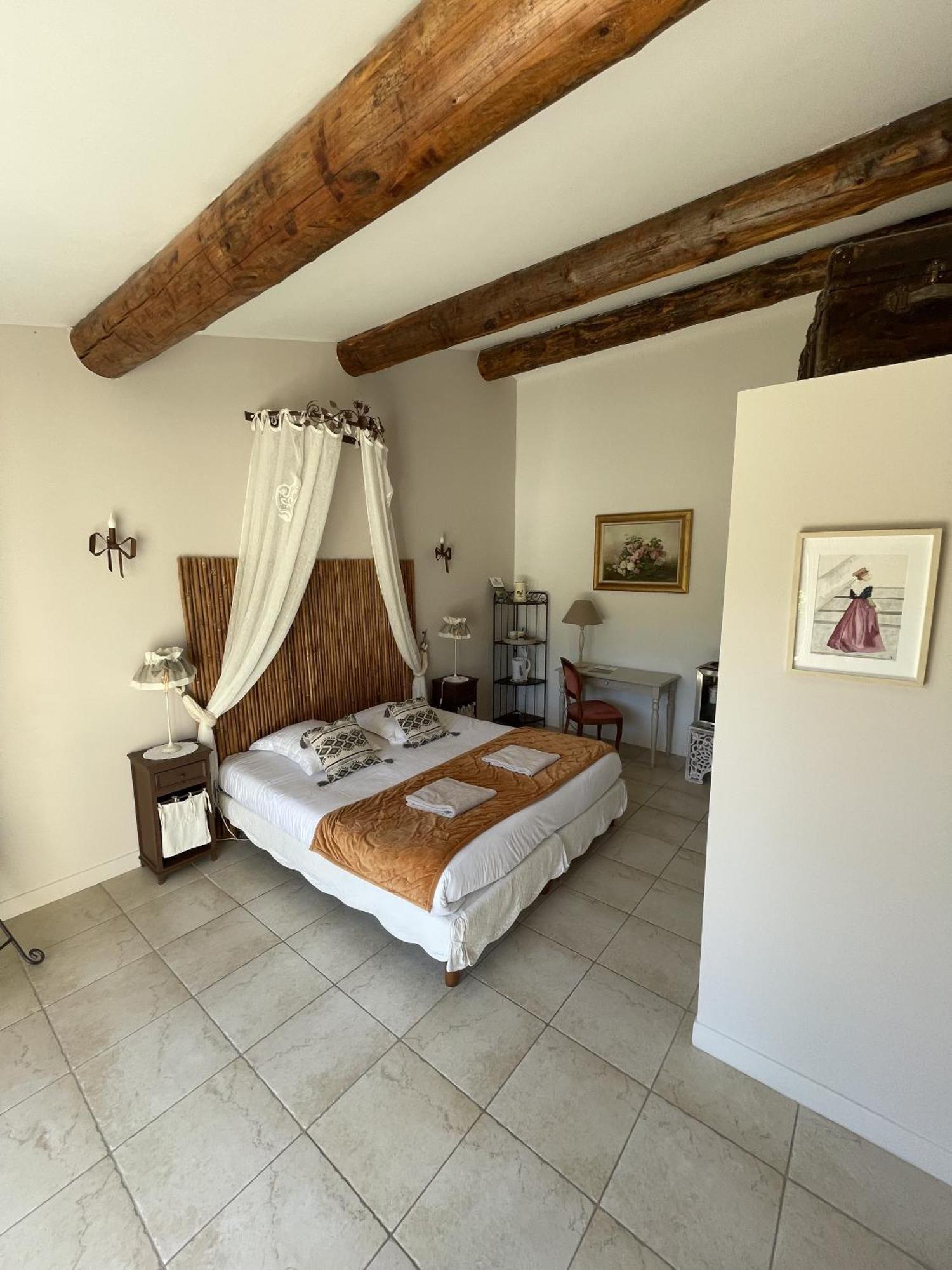 Le Mas Des Chutes Graveson Kamer foto