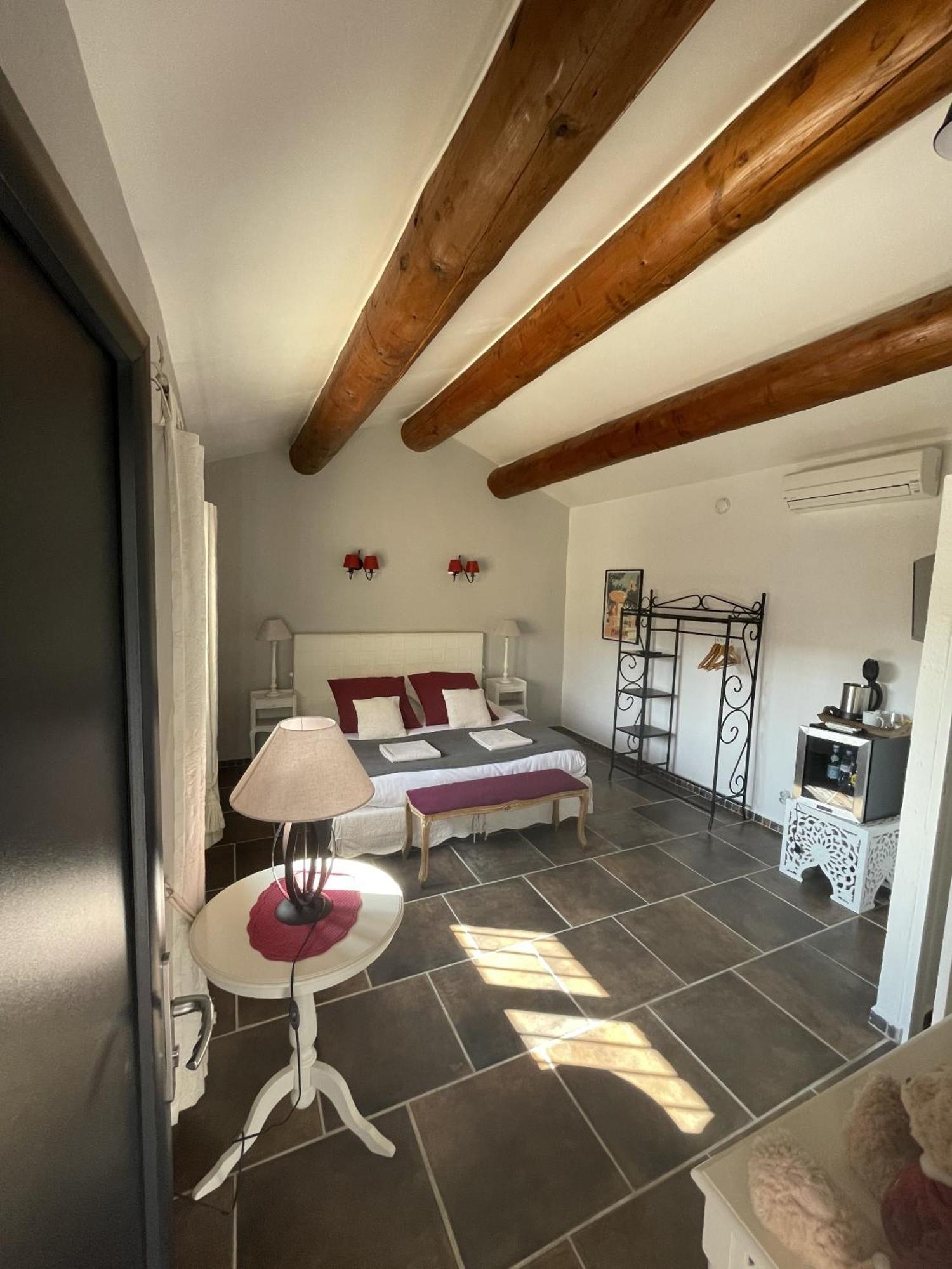 Le Mas Des Chutes Graveson Kamer foto