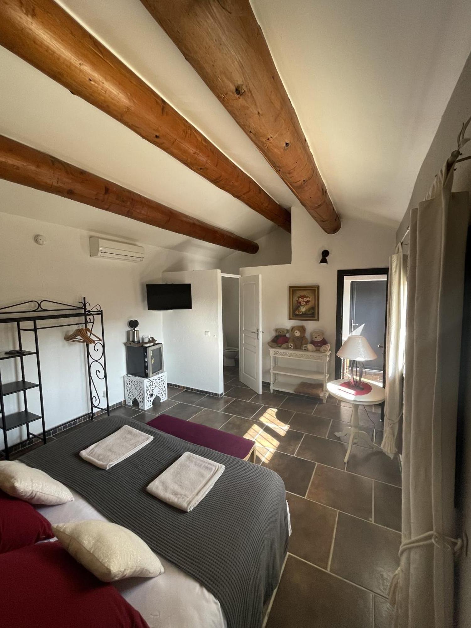 Le Mas Des Chutes Graveson Kamer foto